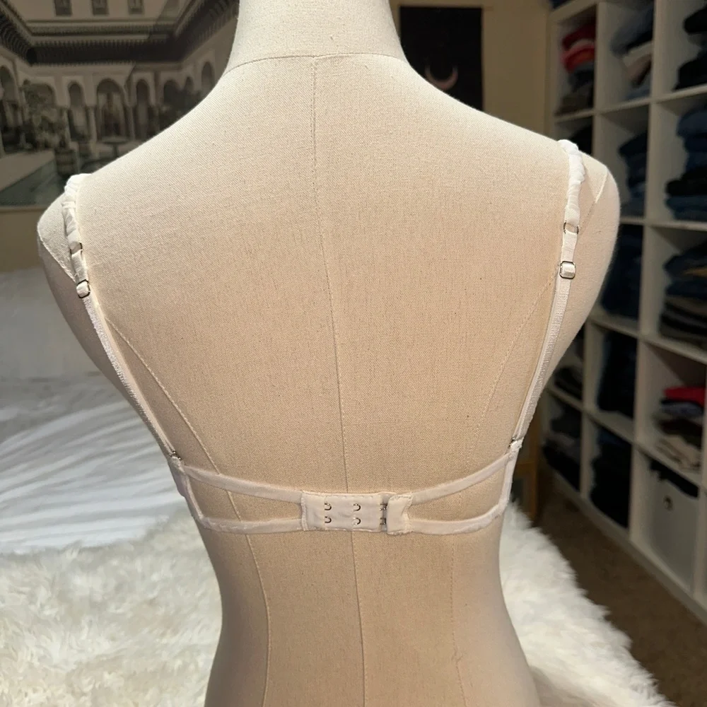 Victoria’s Secret | 2015 Ruffle Shimmer Strapless Convertible Unlined Bra 32D
